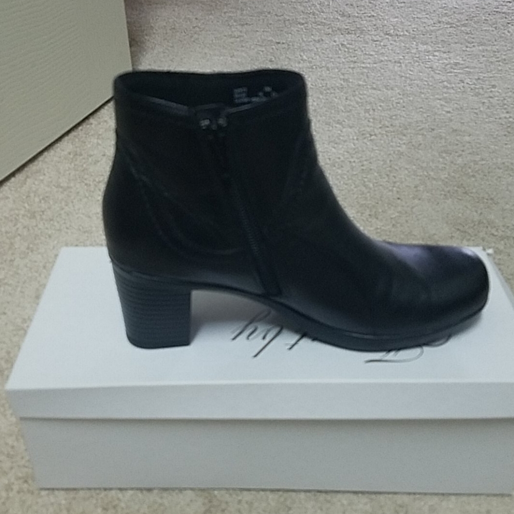 Boots - Picture 3 of 3